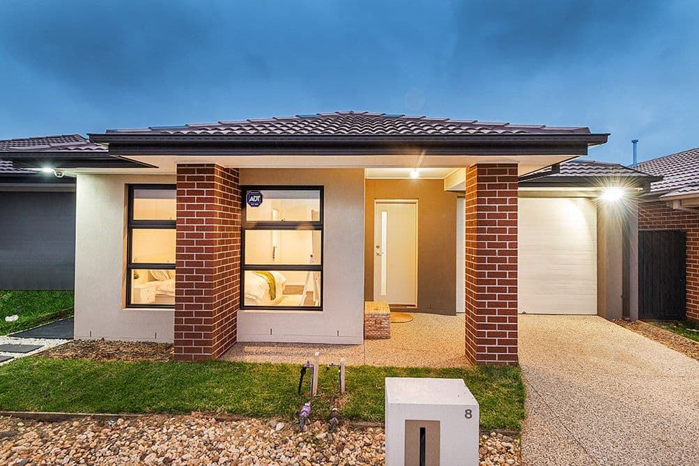 8 Bessie Drive, Cranbourne West VIC 3977, Cranbourne West - Thumbnail 3
