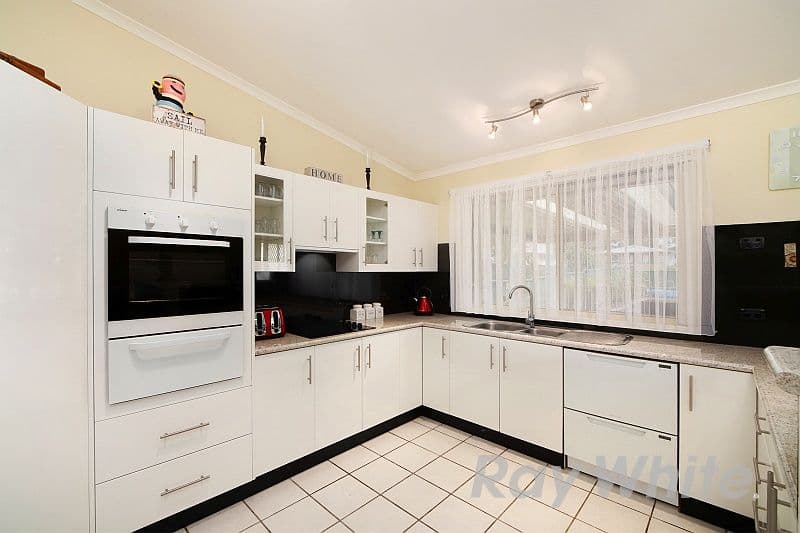 12 Chelmsford Road, Lake Haven - Thumbnail 2