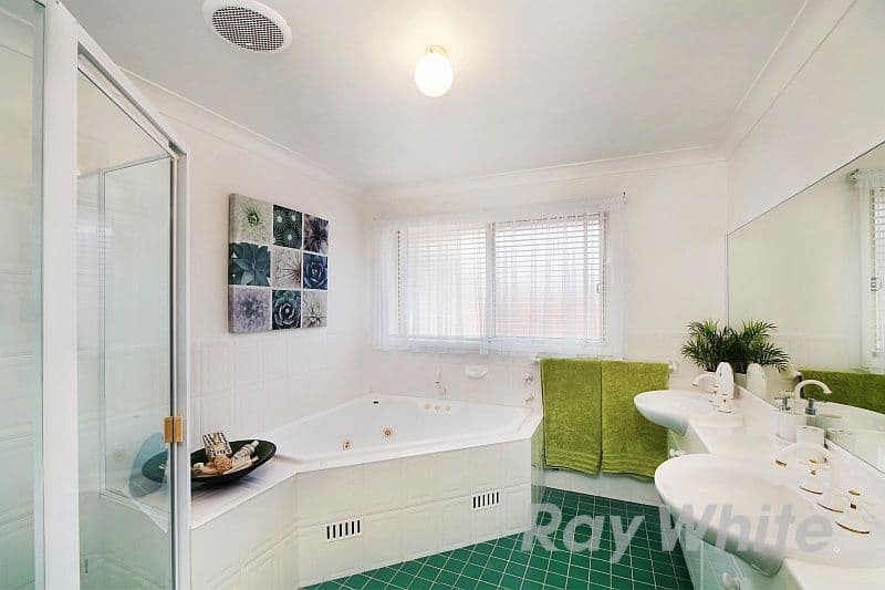 12 Chelmsford Road, Lake Haven - Thumbnail 6