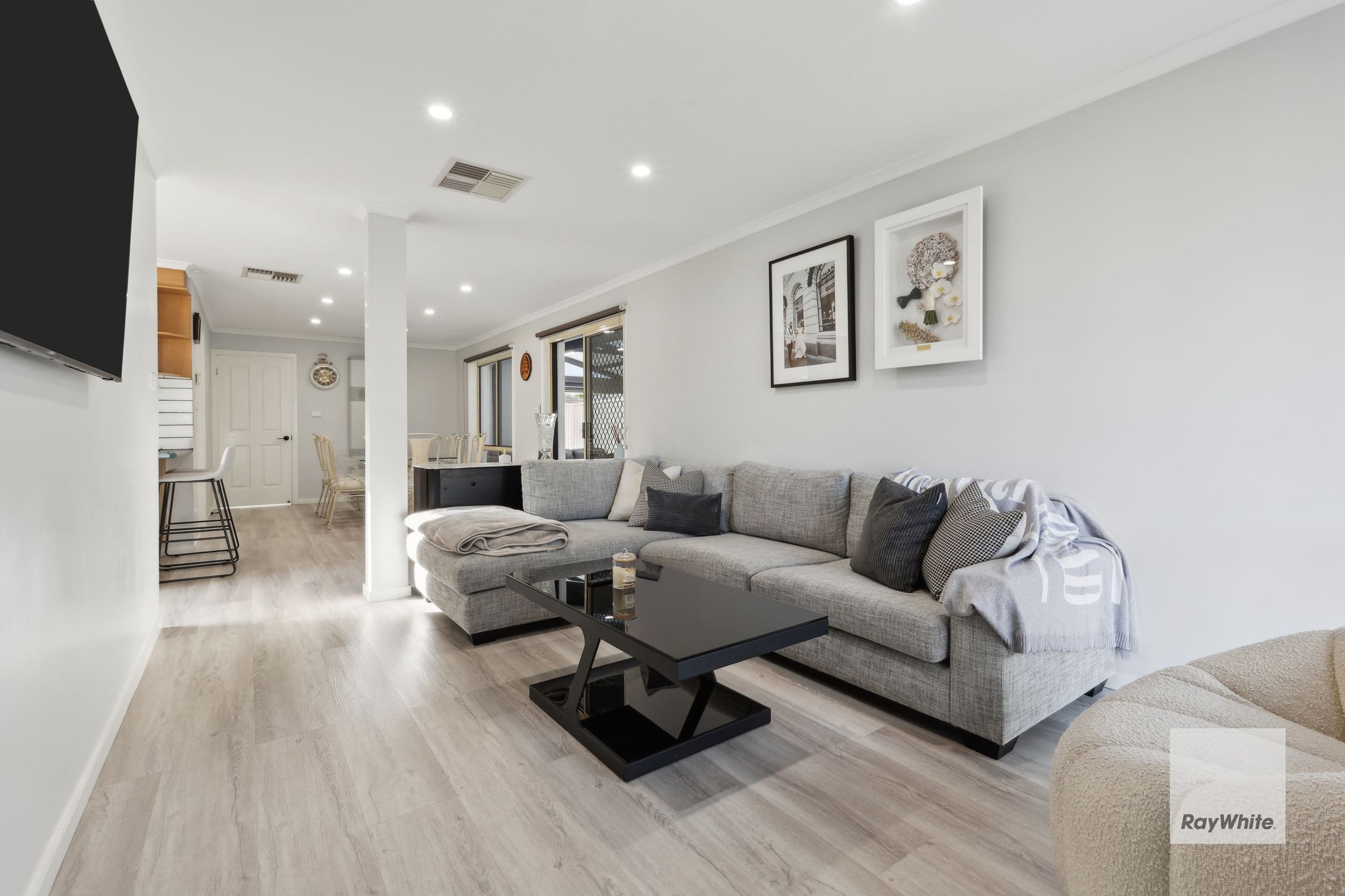 28 Vine Court, Hillside VIC 3037, Hillside - Thumbnail 3