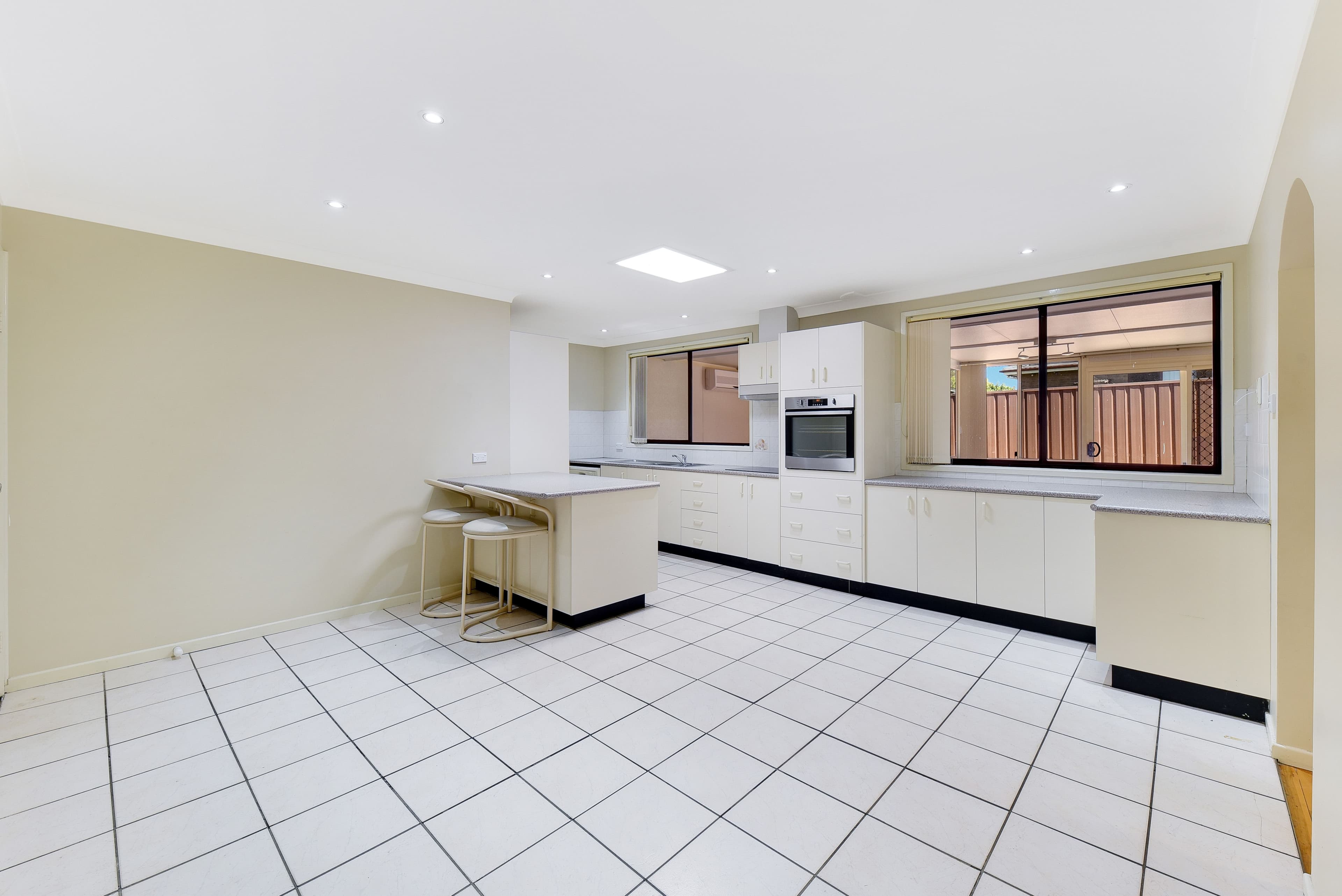 8 Jowett Place, Ingleburn - Thumbnail 3