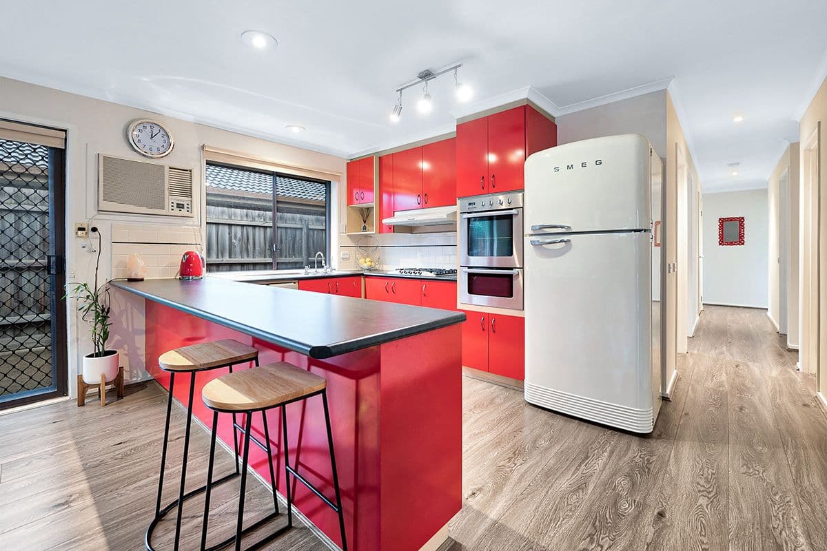 3 Hoop Pine Court, Cranbourne North VIC 3977, Cranbourne North - Thumbnail 2