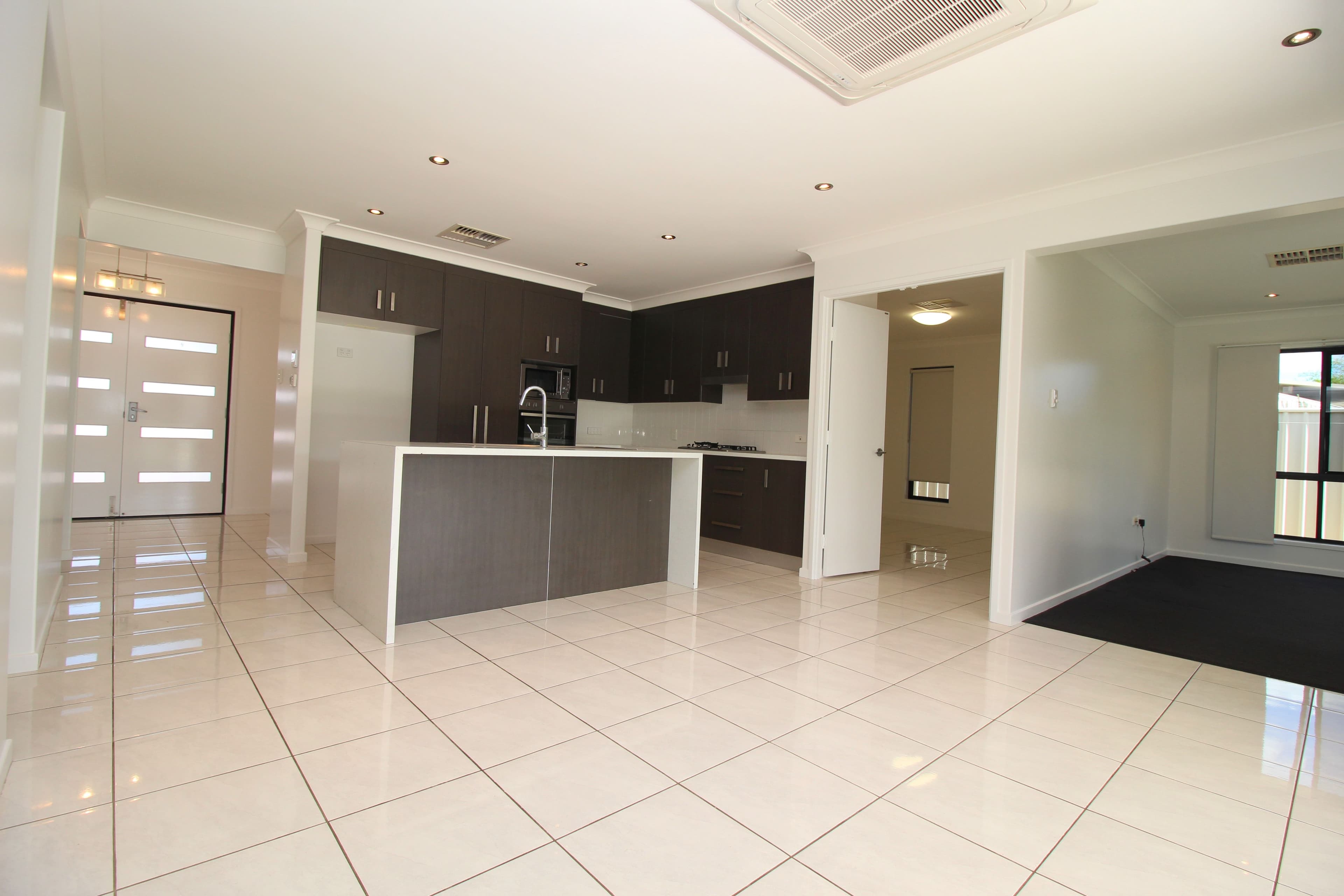 3 Charlton Street, Emerald QLD 4720, Emerald - Thumbnail 4