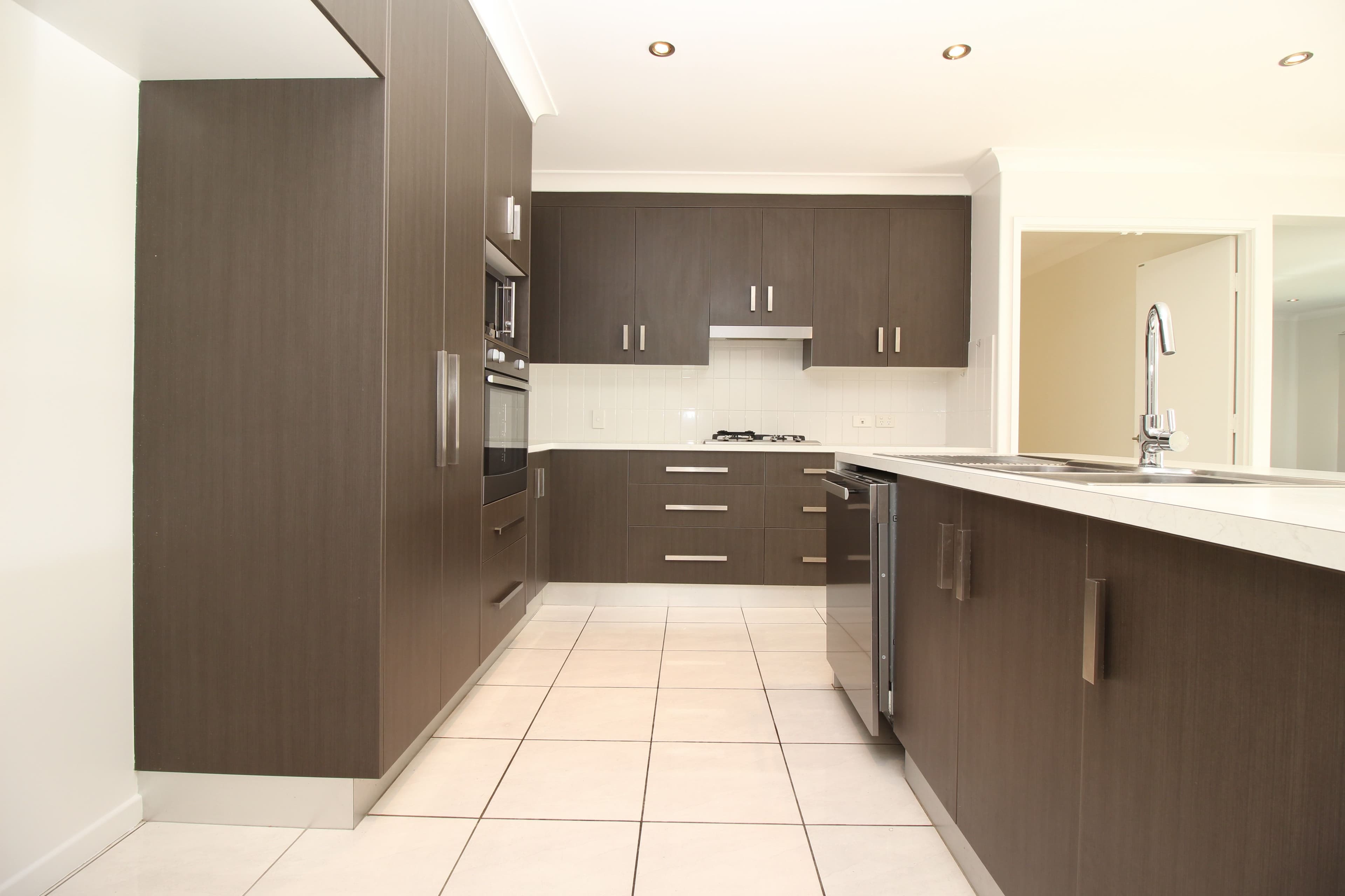 3 Charlton Street, Emerald QLD 4720, Emerald - Thumbnail 6