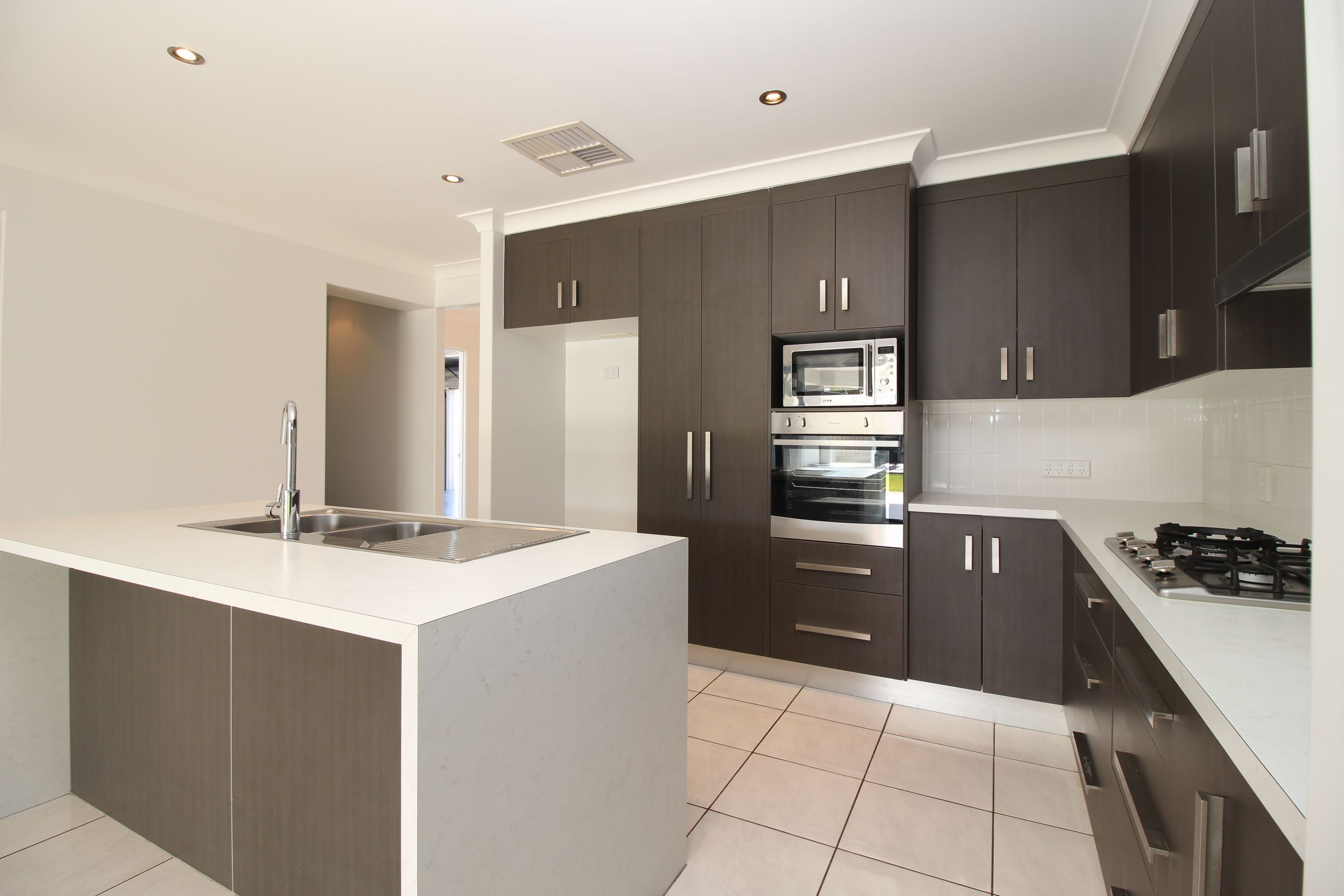 3 Charlton Street, Emerald QLD 4720, Emerald - Thumbnail 7
