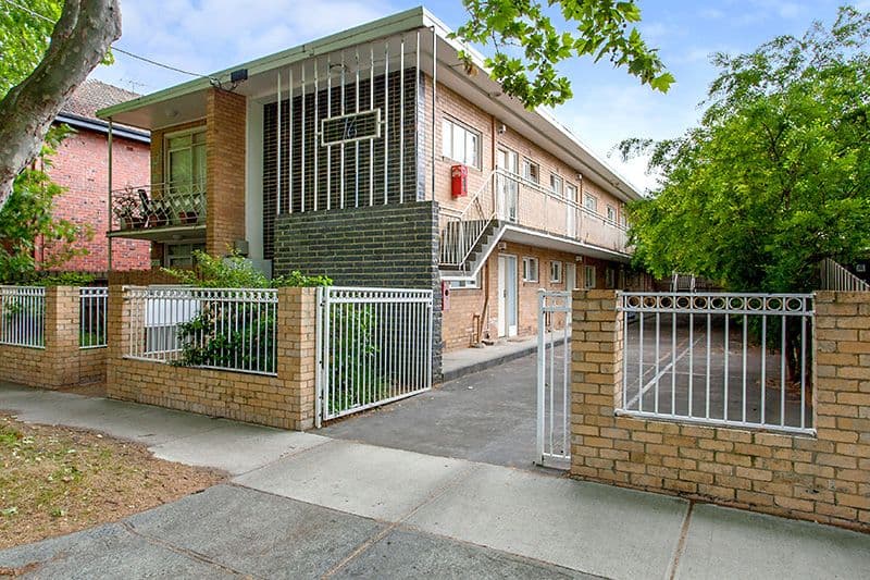 1/76 Mitford Street, Elwood - Thumbnail 2