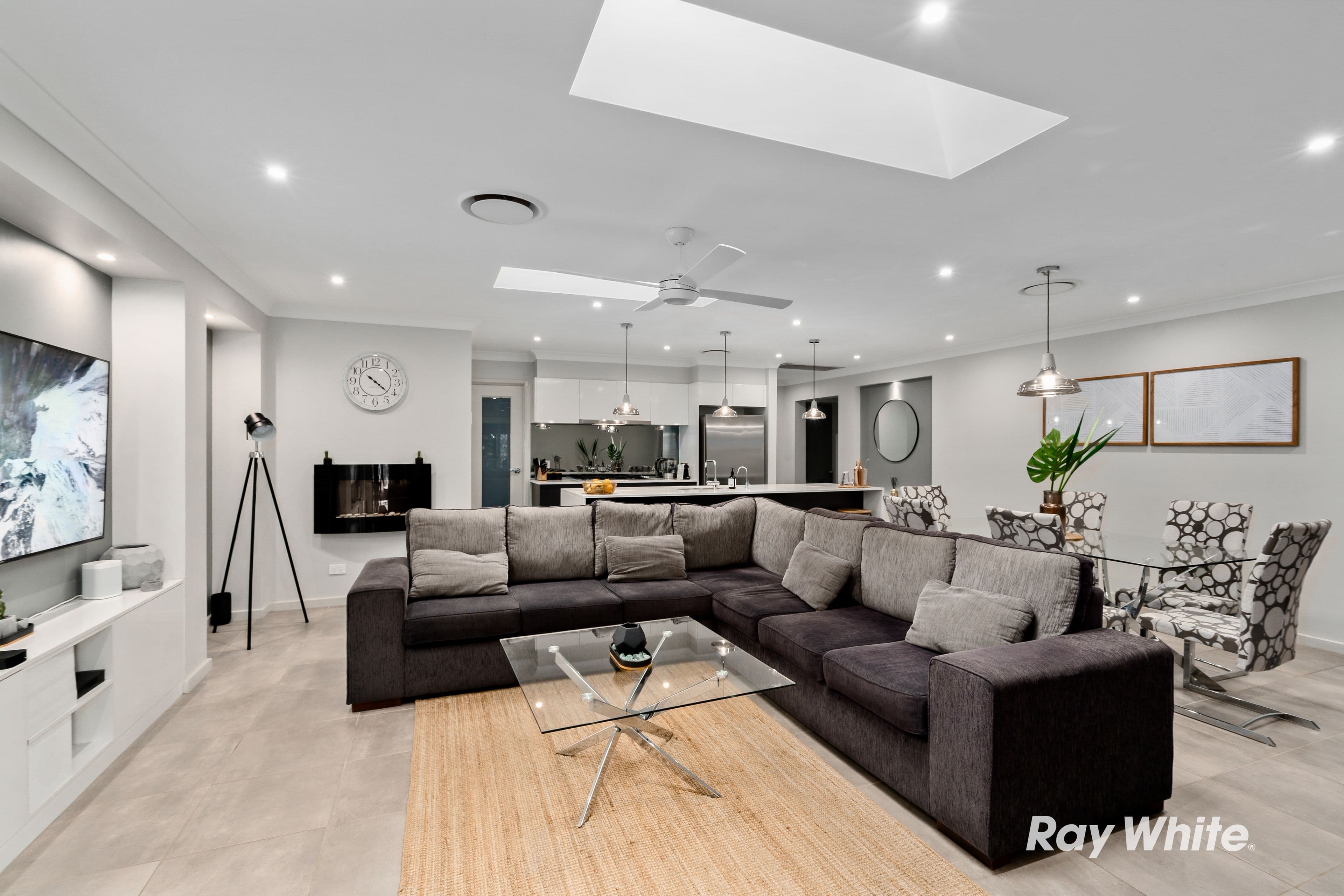 10 Oakhill Crescent, Colebee NSW 2761, Colebee - Thumbnail 2