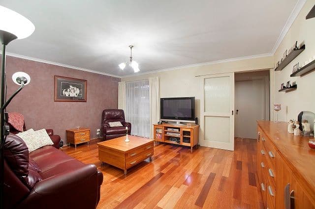 33 James Cook Drive, CRANBOURNE VIC 3977, Cranbourne - Thumbnail 2