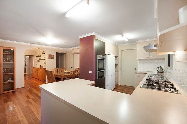 33 James Cook Drive, CRANBOURNE VIC 3977, Cranbourne - Thumbnail 3
