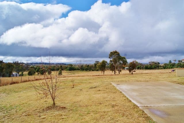 72 Briggs Street, YOUNG NSW 2594, Young - Thumbnail 2