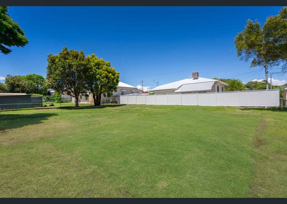 32 Doyle Street, Silkstone QLD 4304, Silkstone - Thumbnail 2
