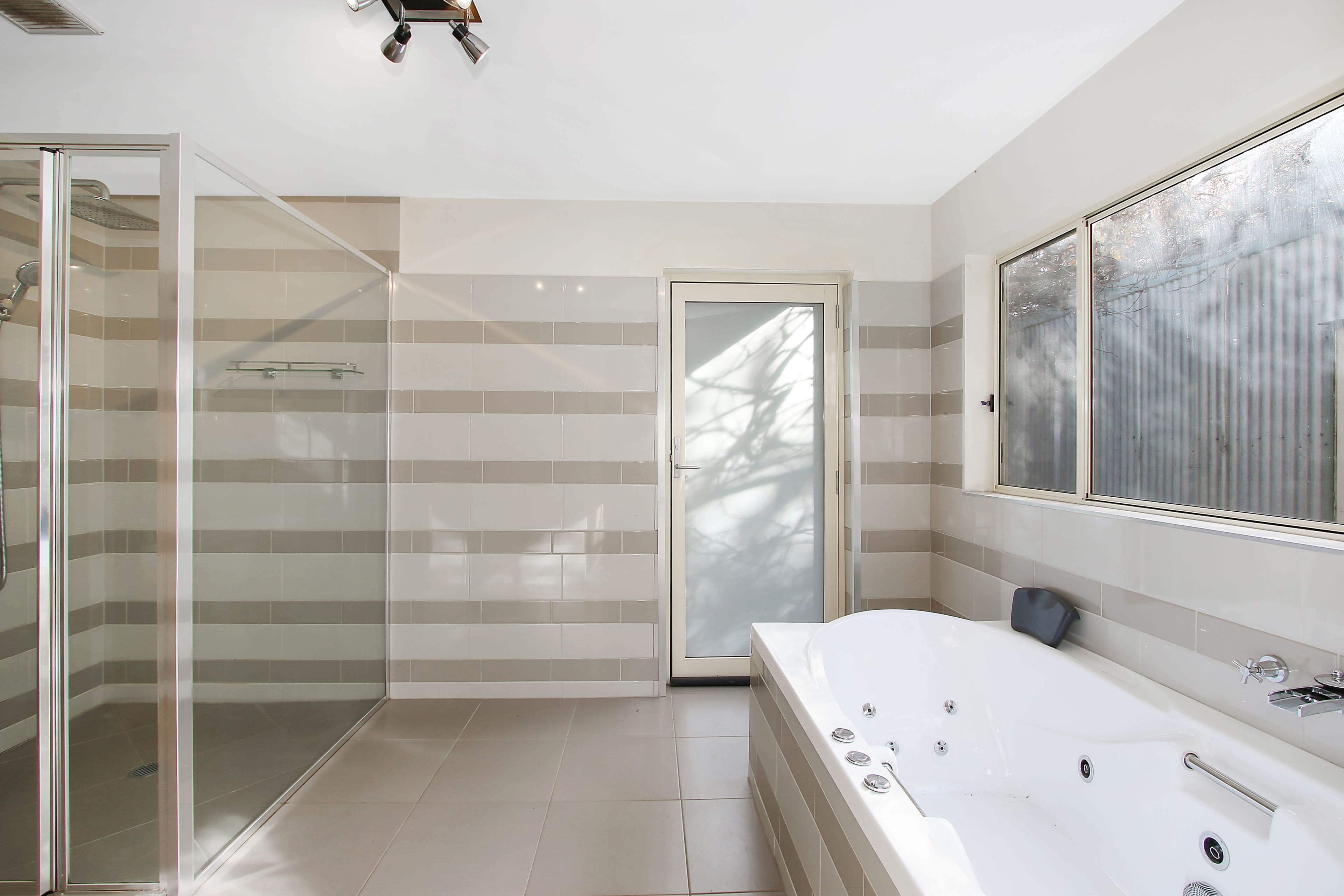 529 Hague Street, Lavington - Thumbnail 2