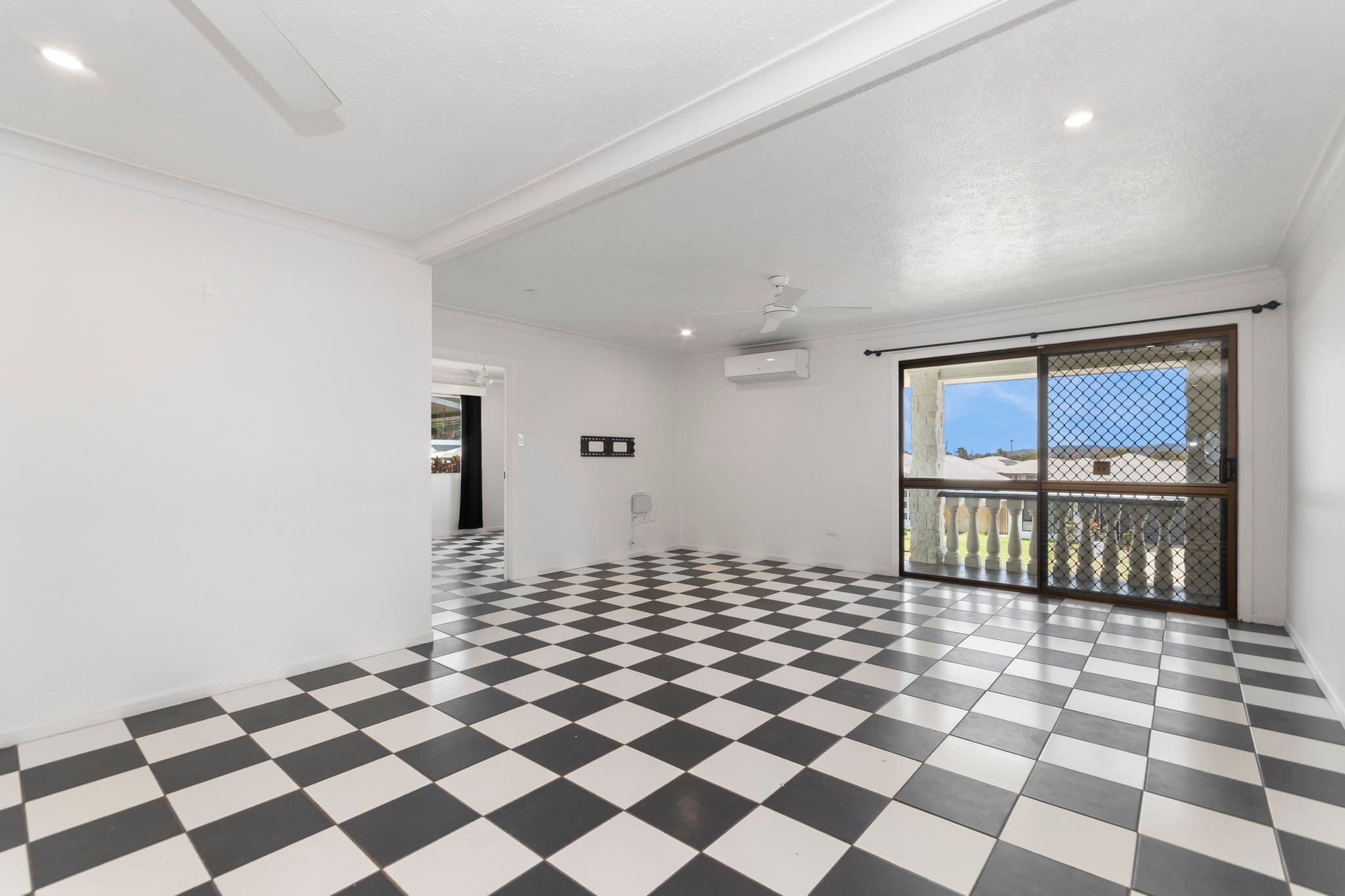 9 Karanya Street, Mount Louisa QLD 4814, Mount Louisa - Thumbnail 4