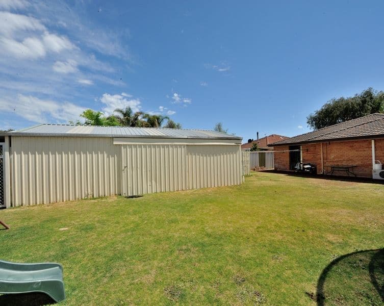 99 Coronata Drive, WARNBRO WA 6169, Warnbro - Thumbnail 3