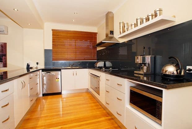1 Hardidge Court, DONCASTER VIC 3108, Doncaster - Thumbnail 2