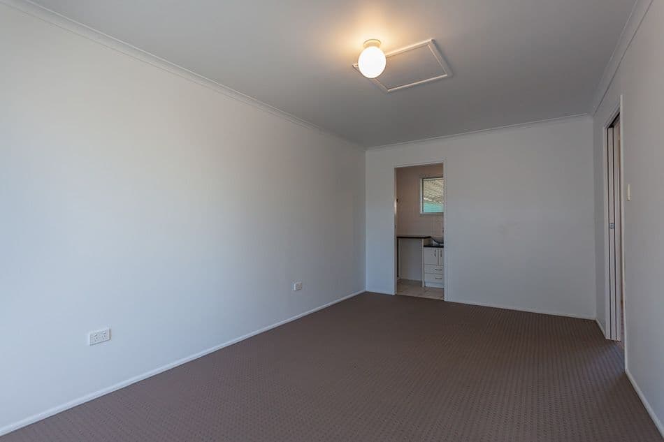 16 Cabarita Crescent, GLENVALE QLD 4350, Glenvale - Thumbnail 8
