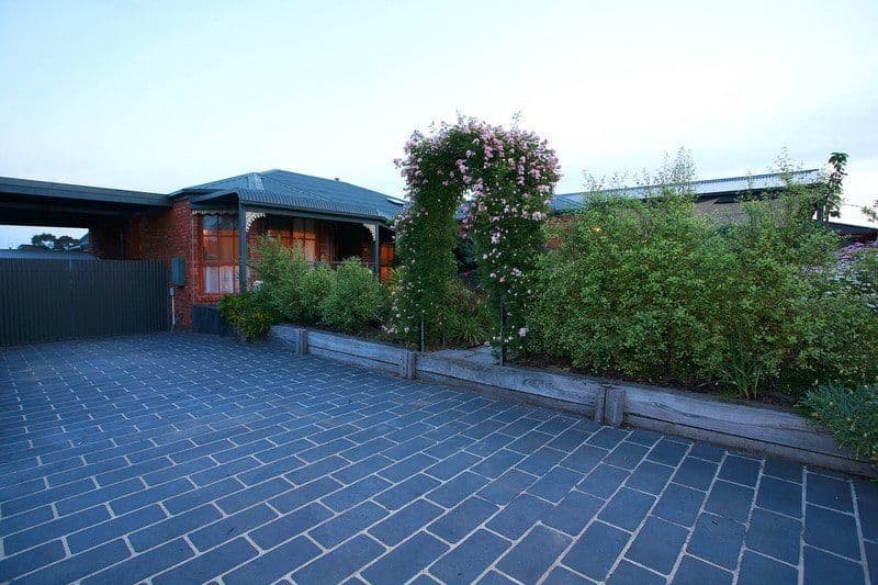4 Falcon Close, BLIND BIGHT VIC 3980, Blind Bight - Thumbnail 2