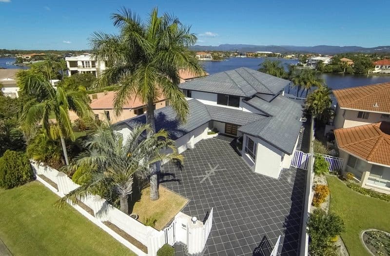 31 San Simeon Drive, CLEAR ISLAND WATERS QLD 4226, Clear Island Waters - Thumbnail 2