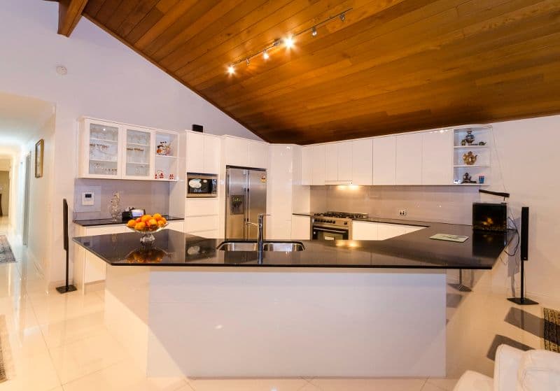 31 San Simeon Drive, CLEAR ISLAND WATERS QLD 4226, Clear Island Waters - Thumbnail 8