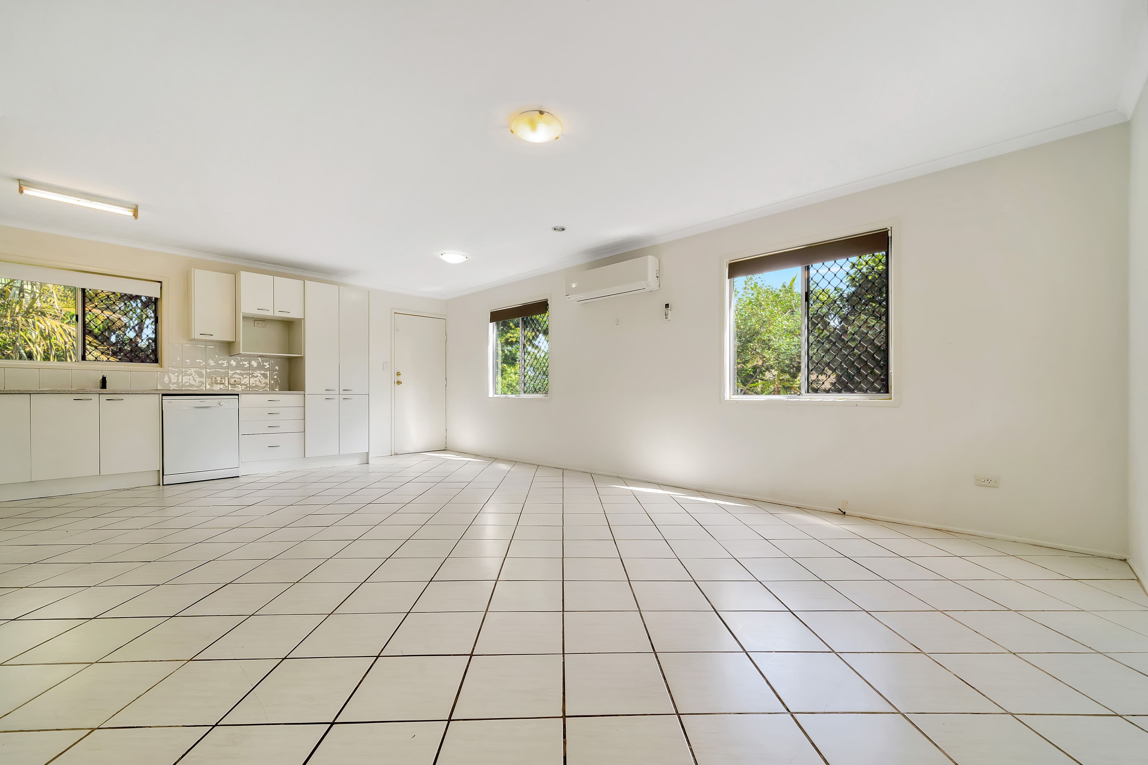 127 Waratah Drive, Crestmead QLD 4132, Crestmead - Thumbnail 2