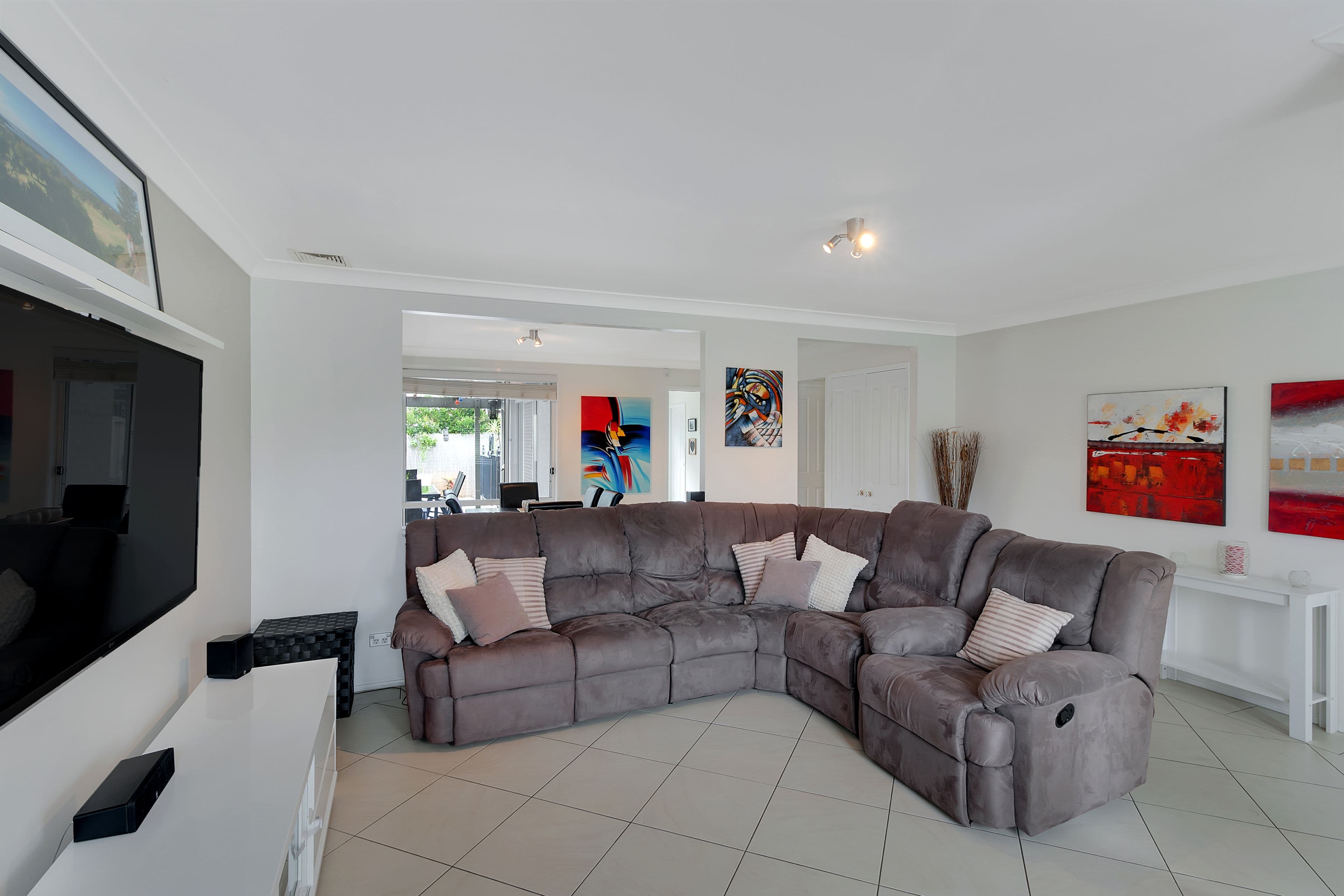 6 Drysdale Crescent, Plumpton - Thumbnail 2