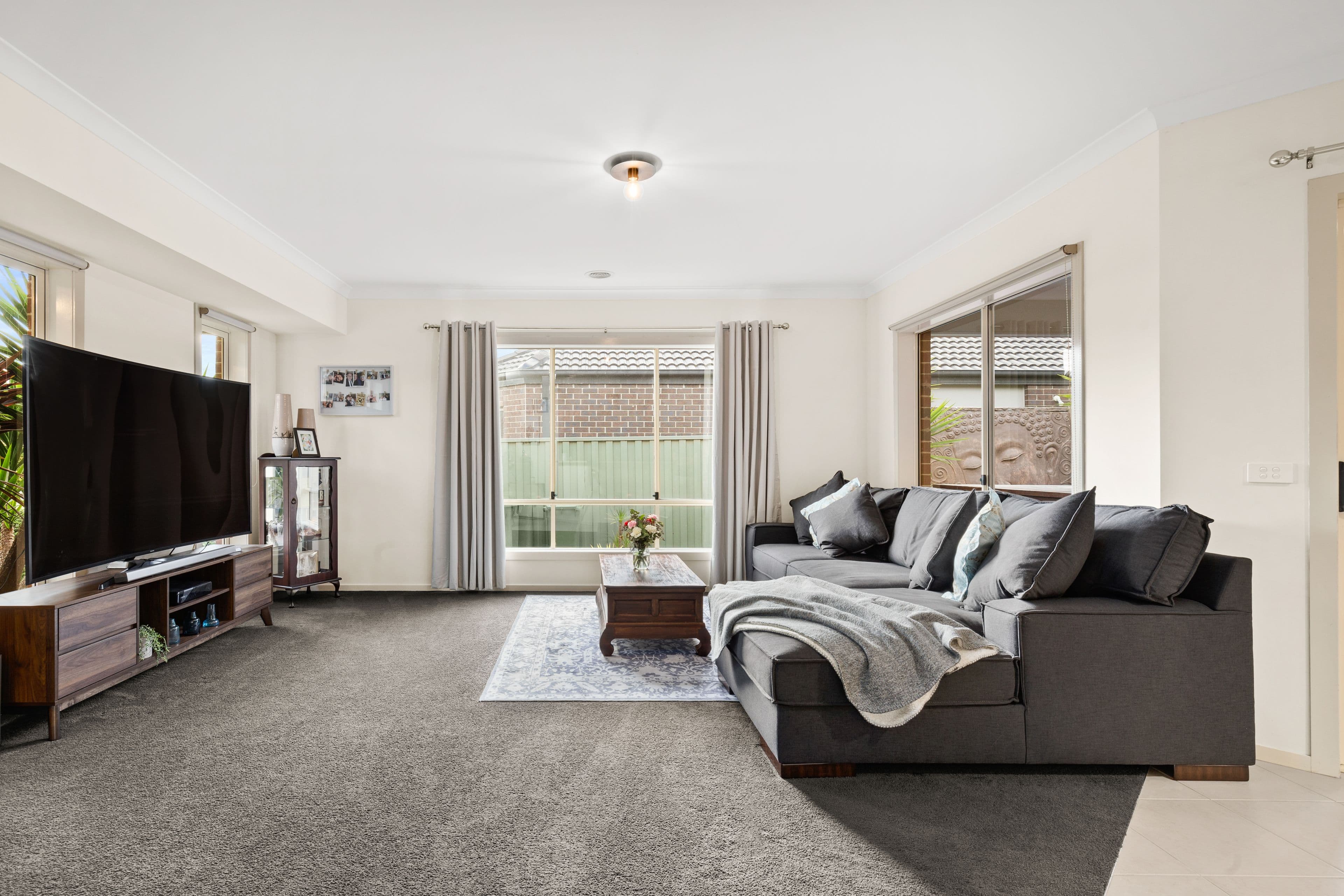 8 Charolais Court, Pakenham VIC 3810, Pakenham - Thumbnail 2