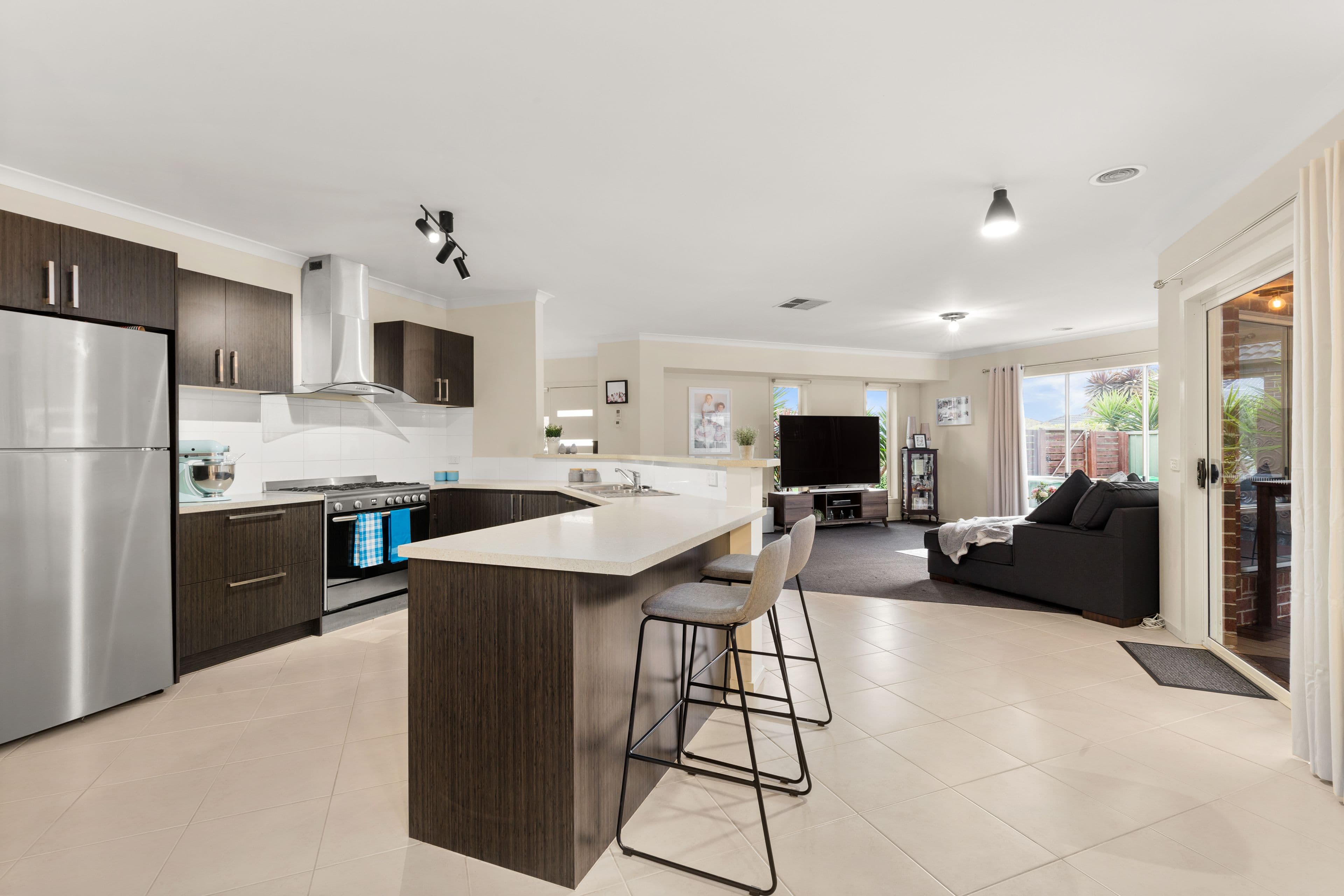 8 Charolais Court, Pakenham VIC 3810, Pakenham - Thumbnail 3