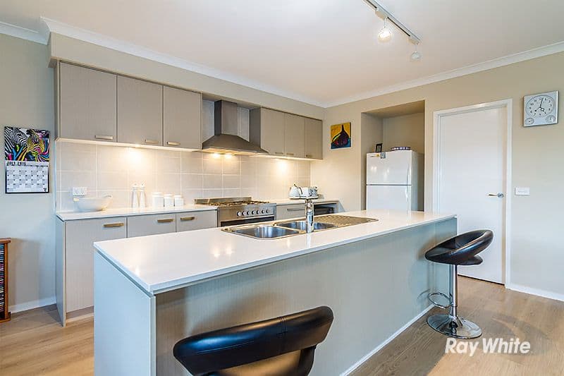 18 Emu Bush Drive, Cranbourne West VIC 3977, Cranbourne West - Thumbnail 5