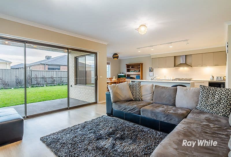18 Emu Bush Drive, Cranbourne West VIC 3977, Cranbourne West - Thumbnail 7