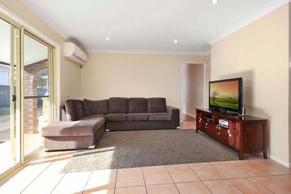 33 Foveaux Avenue, Lurnea NSW 2170, Lurnea - Thumbnail 2