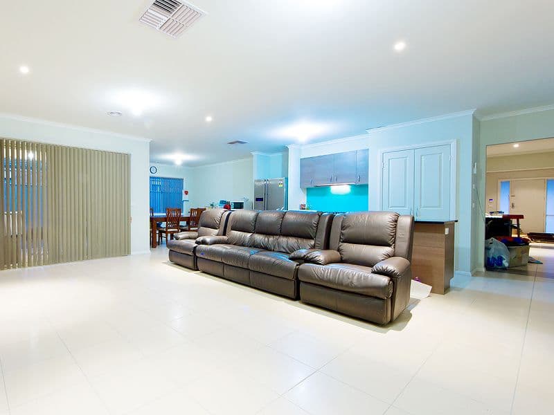 8 Spoonbill Close, WILLIAMS LANDING VIC 3027, Williams Landing - Thumbnail 4