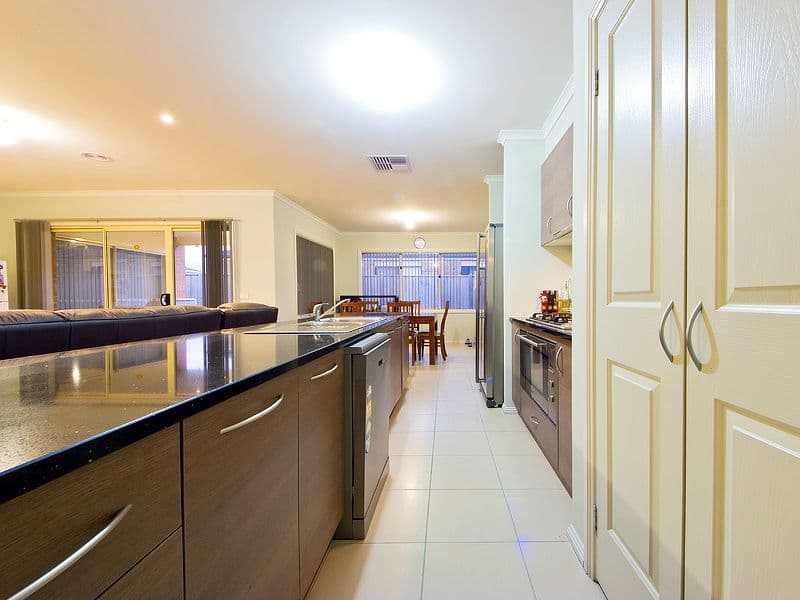 8 Spoonbill Close, WILLIAMS LANDING VIC 3027, Williams Landing - Thumbnail 5