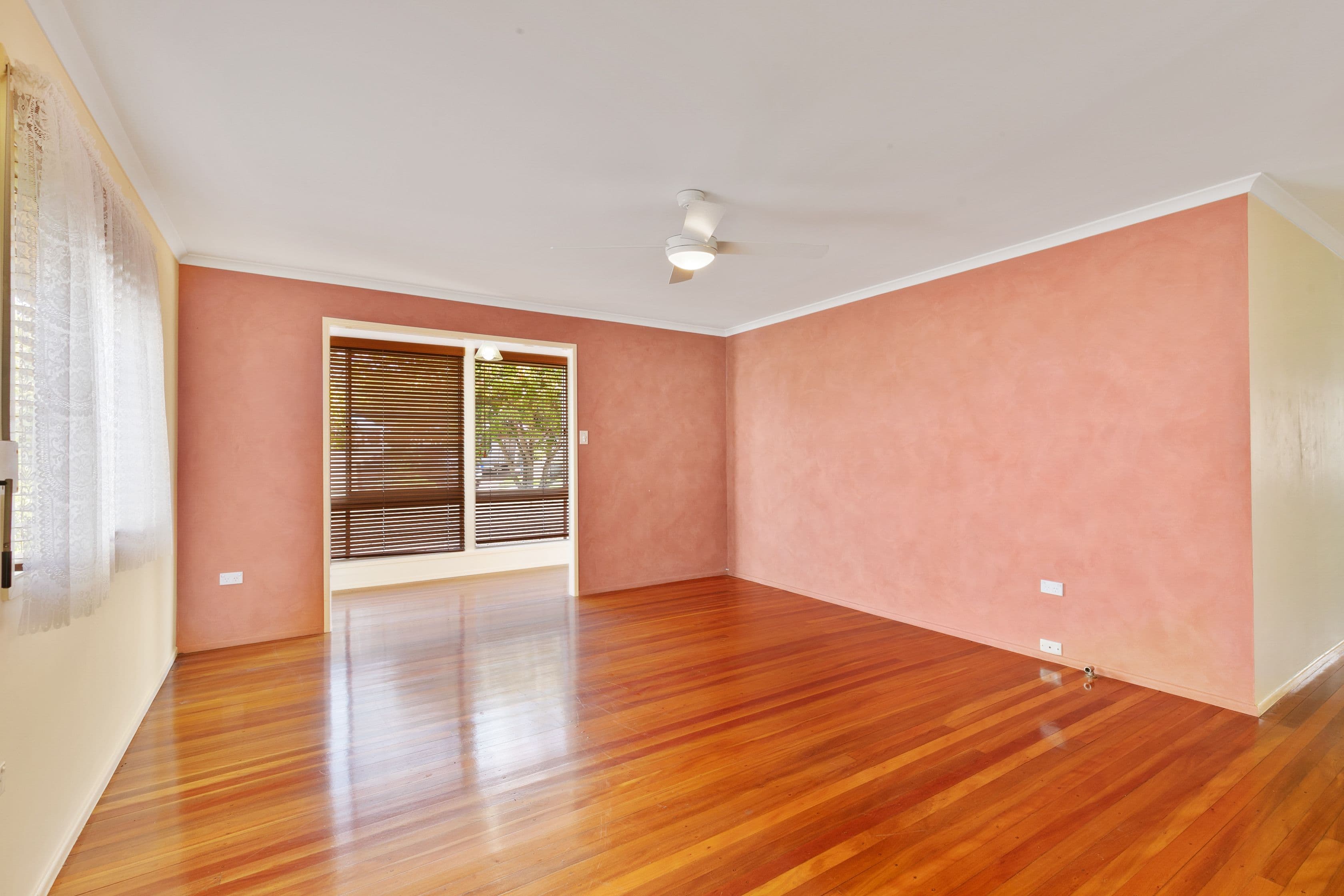 260 Whites Road, Lota QLD 4179, Lota - Thumbnail 2