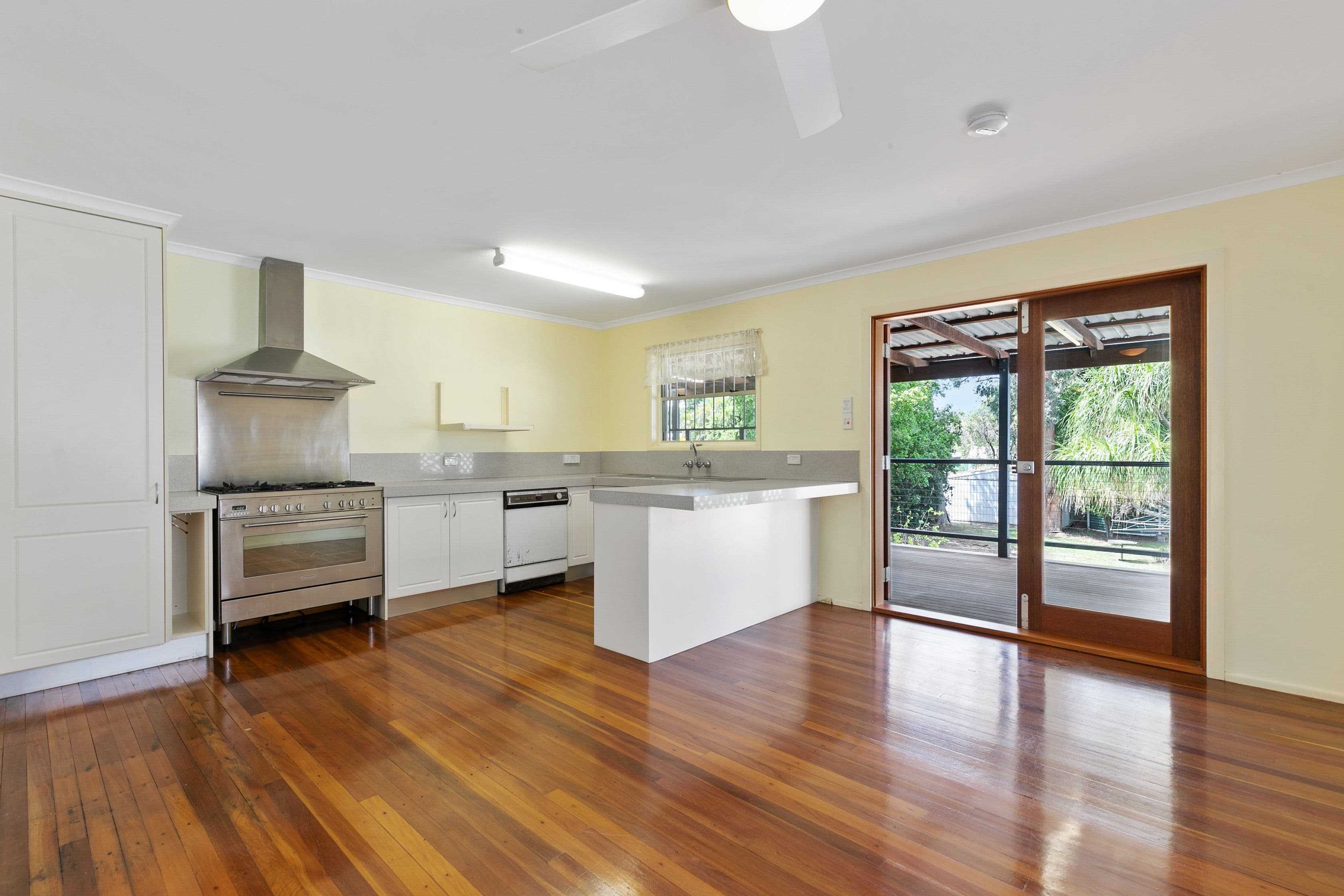 260 Whites Road, Lota QLD 4179, Lota - Thumbnail 3