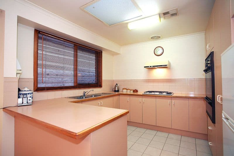 6  Warren Road, MORDIALLOC VIC 3195, Mordialloc - Thumbnail 4