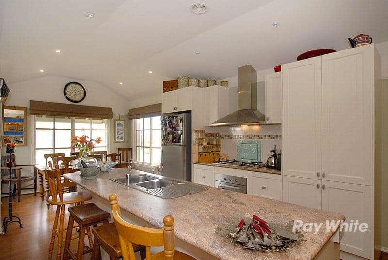 13  Caspian Chase, PAKENHAM VIC 3810, Pakenham - Thumbnail 4
