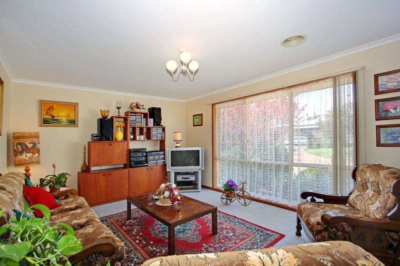 64  Ellinbank Crescent, MORNINGTON VIC 3931, Mornington - Thumbnail 3