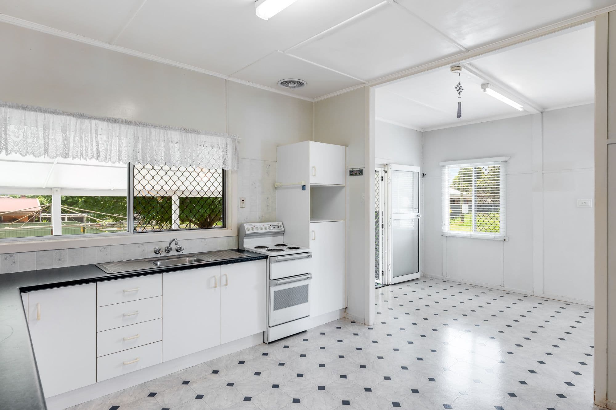 41 Hamilton Street, Newtown QLD 4350, Newtown - Thumbnail 4