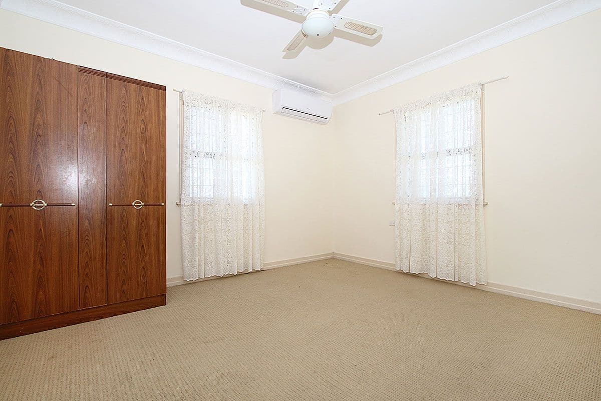 31 Dorothy Street, Silkstone QLD 4304, Silkstone - Thumbnail 3
