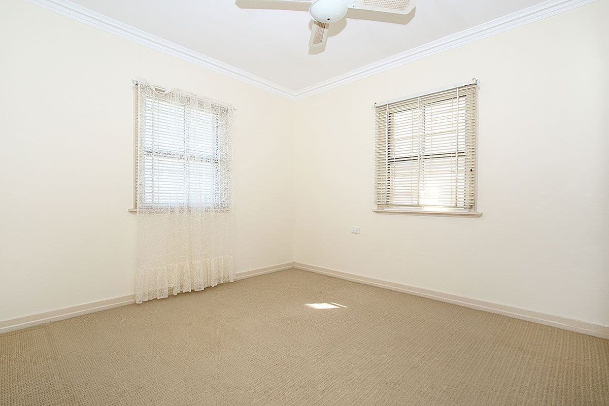 31 Dorothy Street, Silkstone QLD 4304, Silkstone - Thumbnail 4