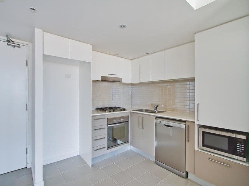 1102 Scarborough Street, SOUTHPORT QLD 4215, Southport - Thumbnail 2