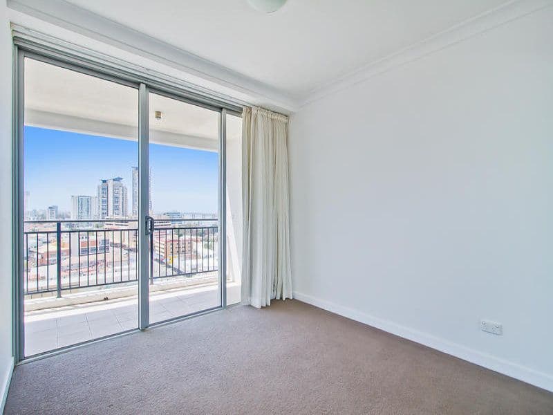 1102 Scarborough Street, SOUTHPORT QLD 4215, Southport - Thumbnail 4