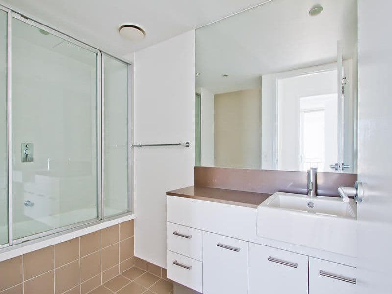1102 Scarborough Street, SOUTHPORT QLD 4215, Southport - Thumbnail 7