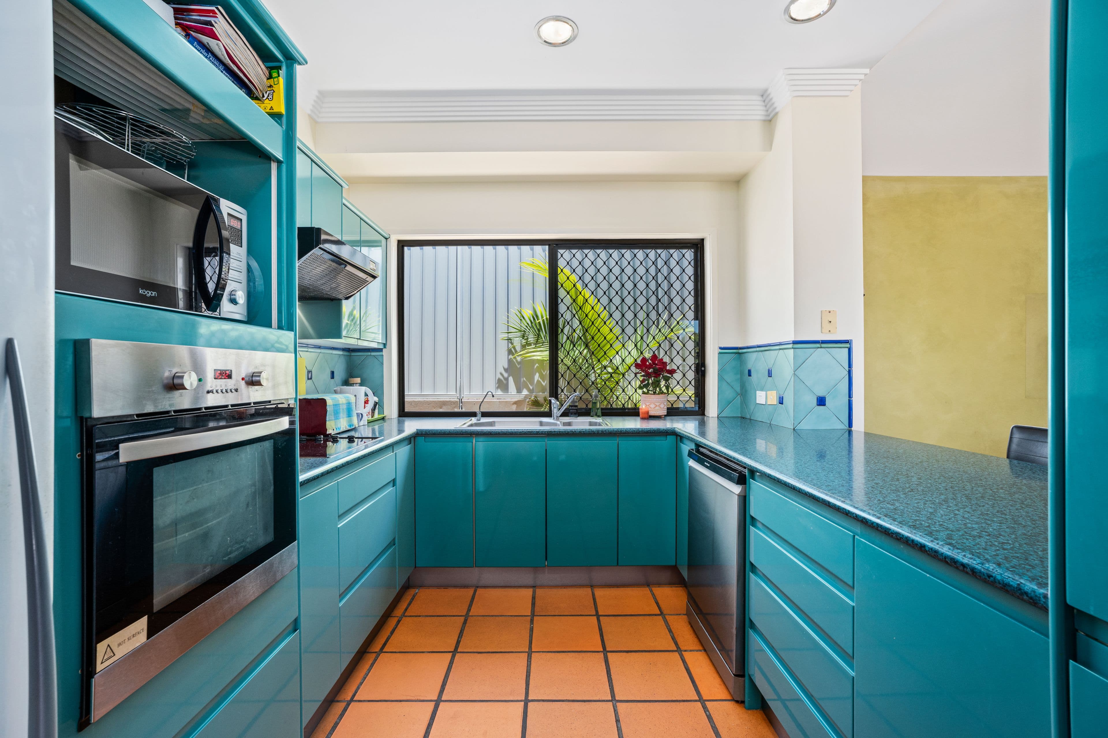 18 Pearson Close, Arundel QLD 4214, Arundel - Thumbnail 5