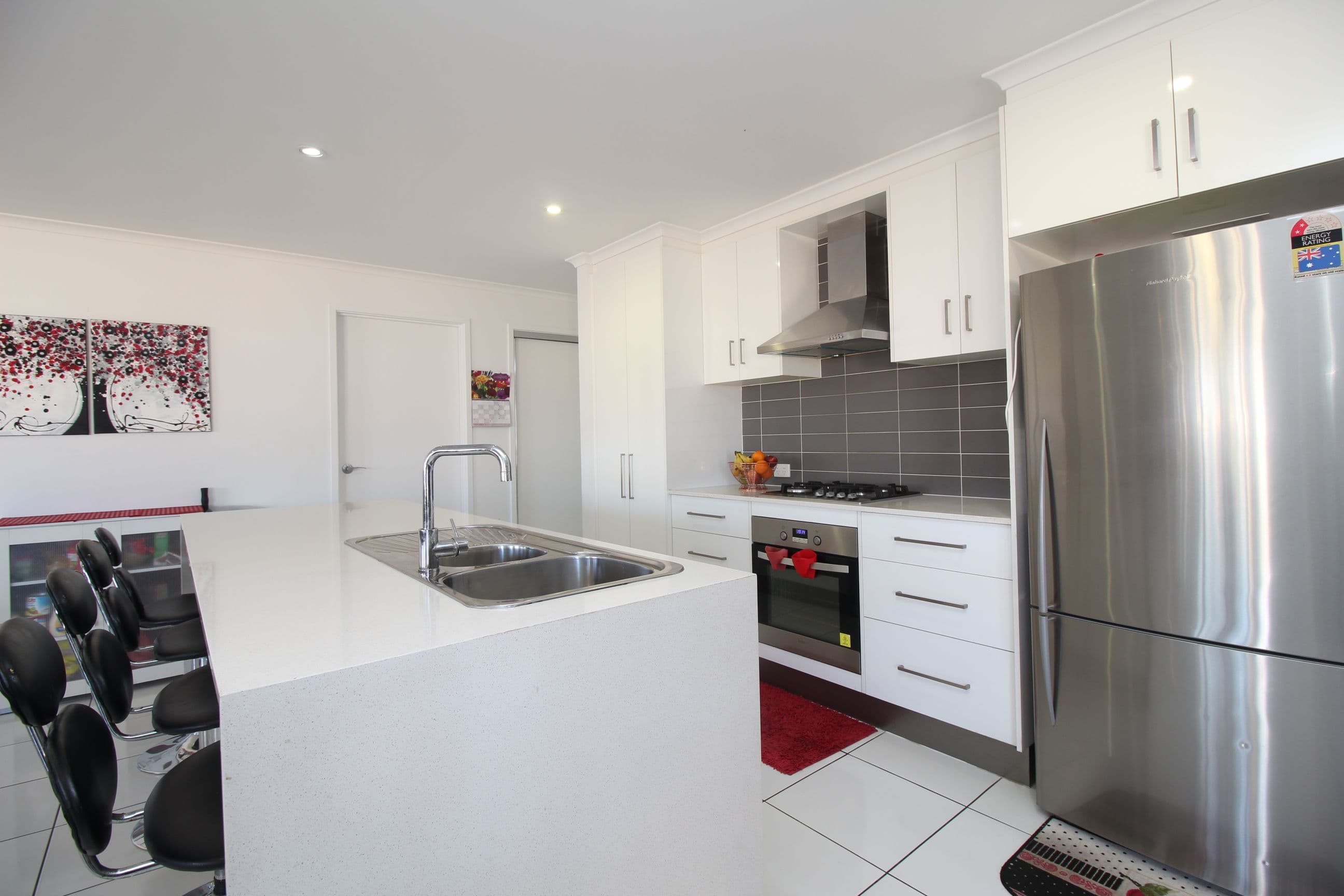 3 Thornton Street, Emerald QLD 4720, Emerald - Thumbnail 2