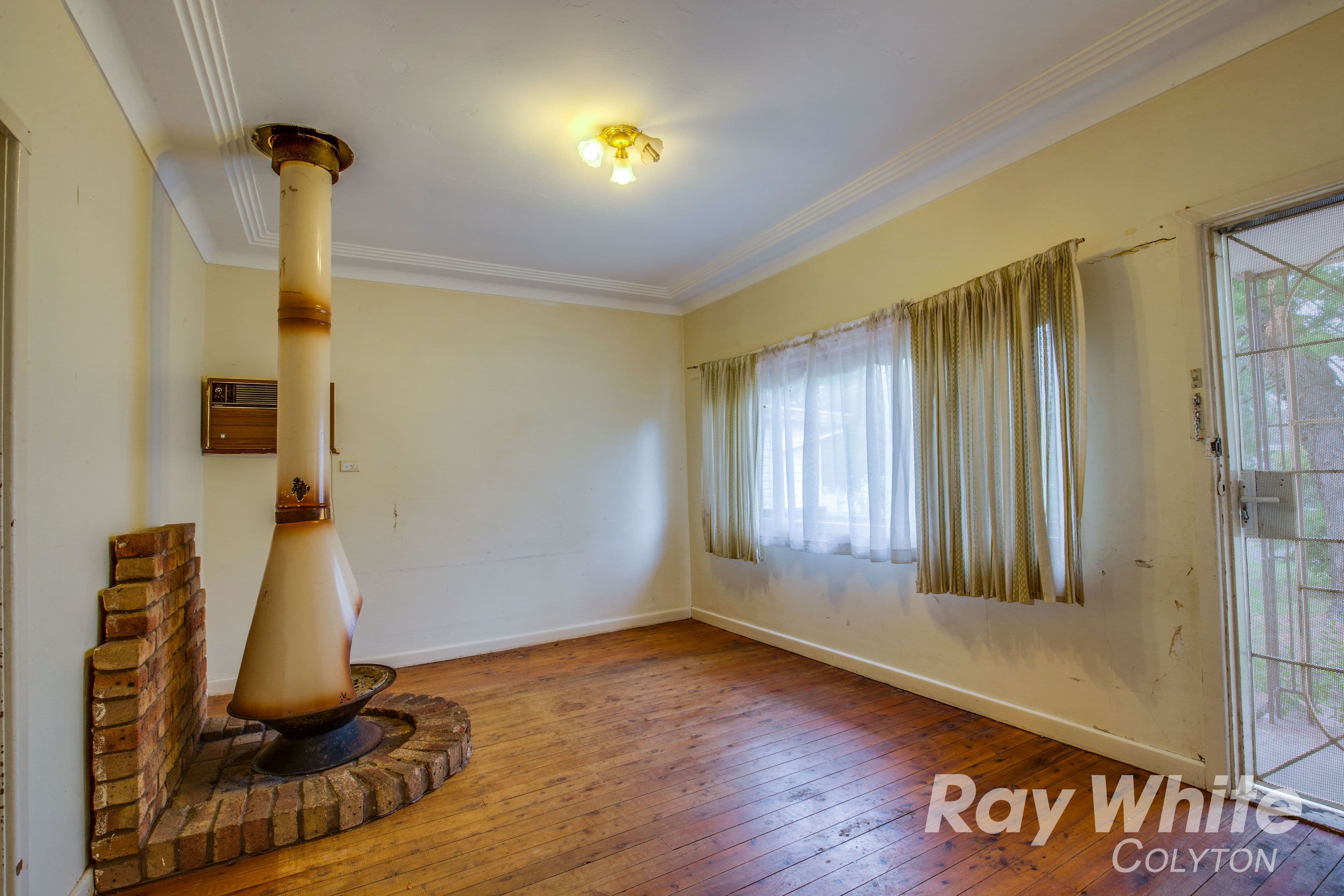 13 Leonard Street, Colyton - Thumbnail 3