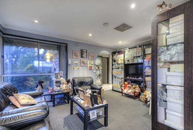 8 Kingston Close, Thomastown VIC 3074, Thomastown - Thumbnail 2