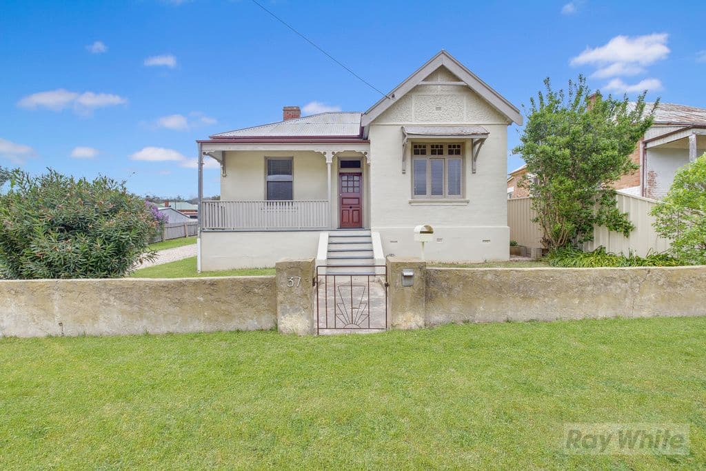 37 Emma Street, Goulburn - Image 1