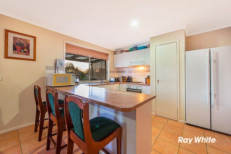 16 Elanora Way, Hampton Park VIC 3976, Hampton Park - Thumbnail 2
