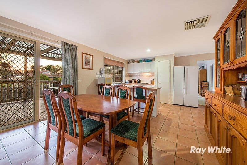 16 Elanora Way, Hampton Park VIC 3976, Hampton Park - Thumbnail 3